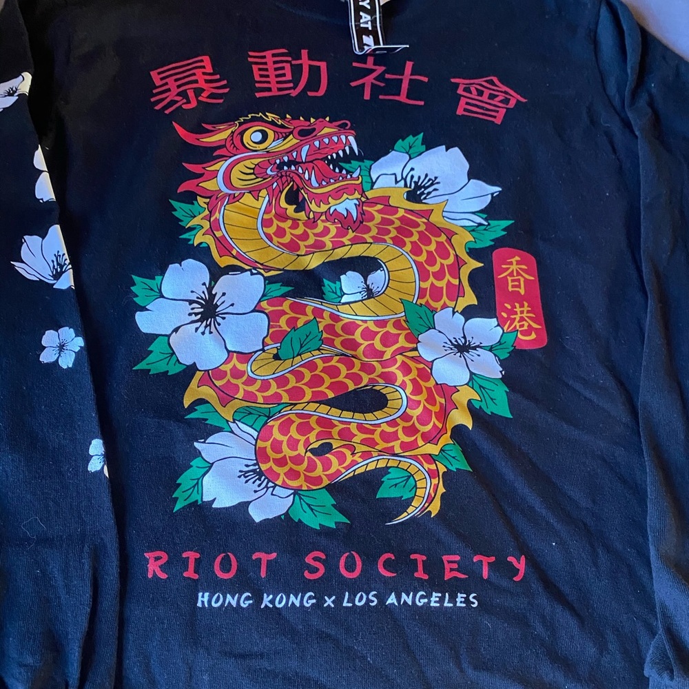 Men’s Riot Society long sleeve tee